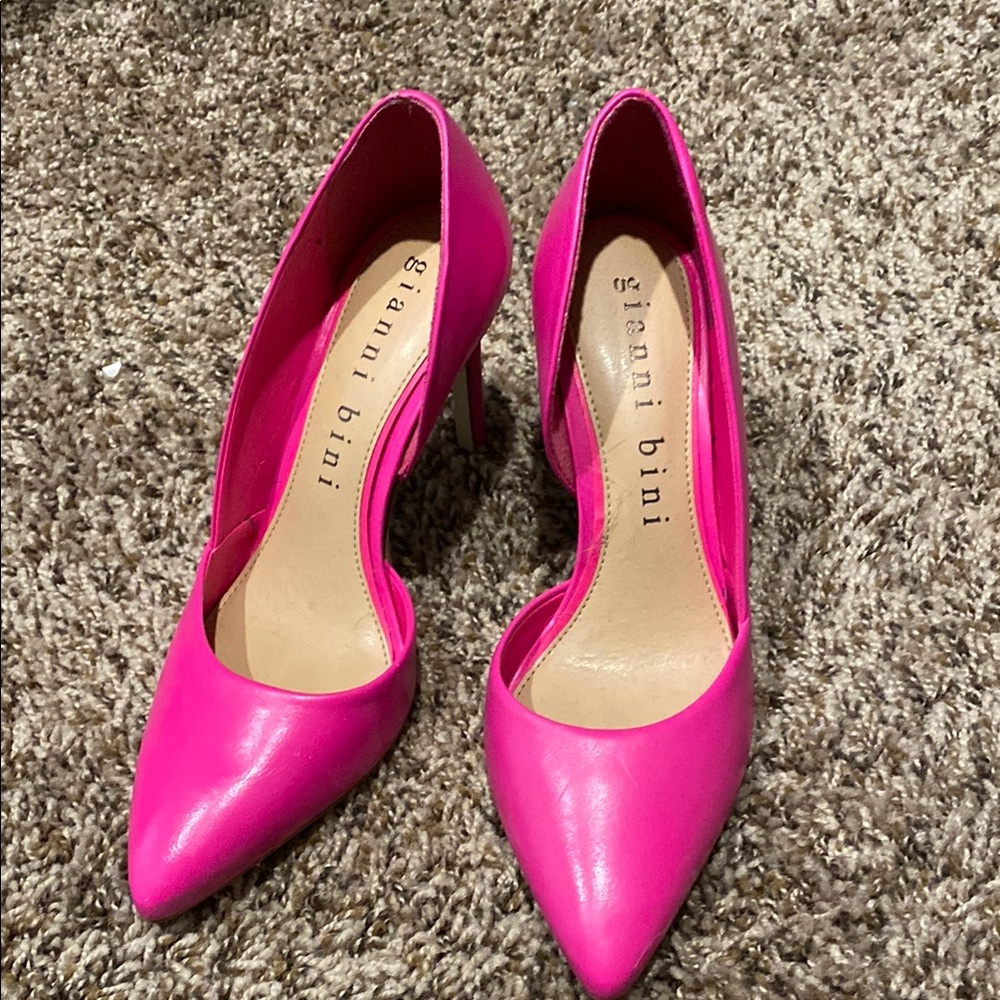 Gianni Bini Hot Pink Heels- Size 6US in like new condition